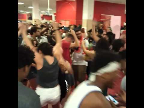 Lori's DJ Service (also known as DJ LORi) video.