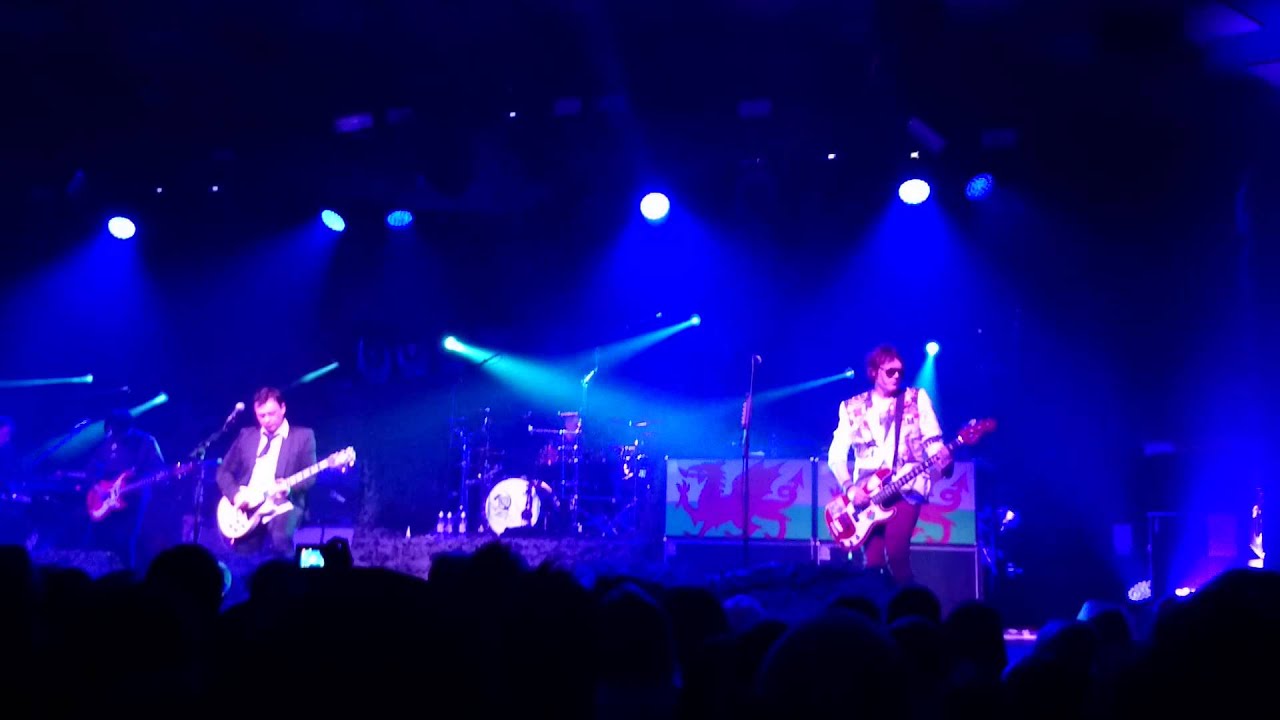 Manic Street Preachers - Dreaming a City (Hughesovka) - Glasgow Barrowlands 08/12/14 - YouTube