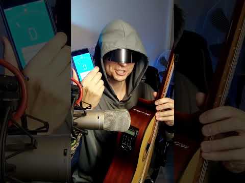 Как правильно настраивать гитару? Тюнер на телефоне или специальный гитарный тюнер?