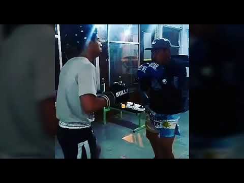 Pelea de kick boxing