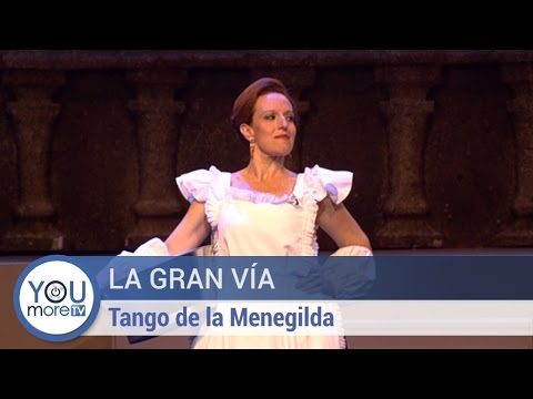 Η Beatriz Lanza [Μπεατρίς Λάνθα] ερμηνεύει το «Tango de la Menegilda» [Το τανγκό της υπηρέτριας], ενσαρκώνοντας τον χαρακτηριστικό τύπο της σουμπρέτας, από τη μονόπρακτη θαθουέλα [zarzuela] La Gran Vía [Η μεγάλη λεωφόρος] (1886) των Federico Chueca [Φεντερίκο Τσουέκα] και Joaquín Valverde [Χοακίν Βαλβέρδε], σε λιμπρέτο του Felipe Pérez y González [Φελίπε Πέρεθ υ Γκονθάλεθ].