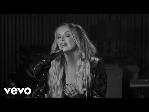 Carly Pearce - Show Me Around (Acoustic)
