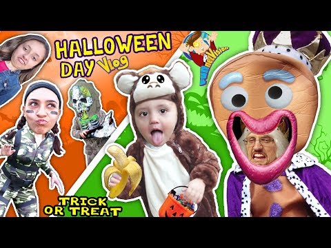 FUNnel Fam Halloween Night Vlog! 2017 Costumes + Haul! Lexi Ditches Us ☹ Trick or Treating Video