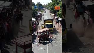 Download lagu 😱 Detik-Detik Mobil Pelaku Tabrak Lari Melarikan Diri mp3