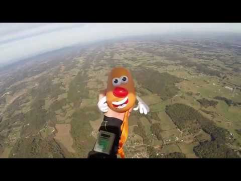 超狂！～挑戰13000 英尺高空跳傘組裝「蛋頭先生」玩具