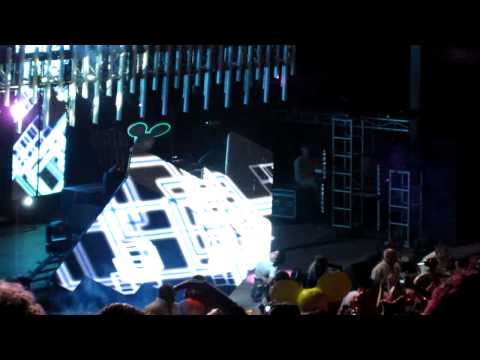 Deadmau5 fist pumping at Global Dance Festival 2010, Red Rock @ Morrison, Colorado
