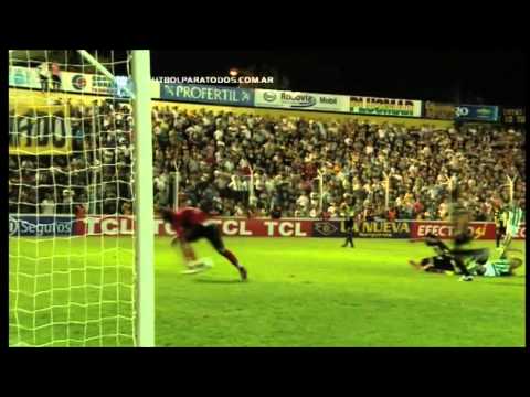 Champagne contuvo el penal y ganó el duelo de arqueros