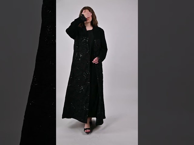 عباية بدنتيل وتطريز يدوي