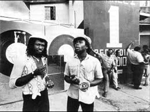 Sly & Robbie - Robbie Dubbing Through