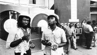 Sly & Robbie - Robbie Dubbing Through