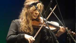 Alison Krauss &amp; Union Station - Sawing on the Strings [Live]