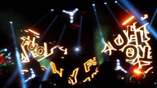 deadmau5: To Play Us Out [Live @ Rogers Centre 2011]