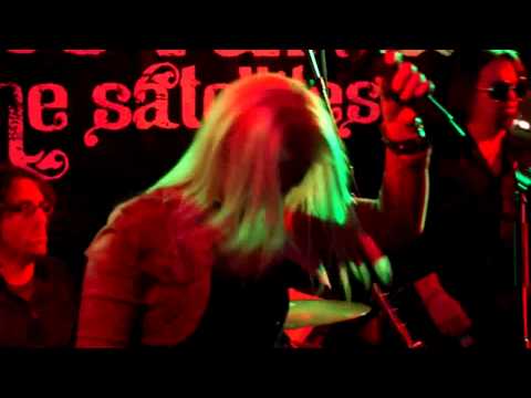 Stella Luna & the Satellites - All I Wanna Do (Live at Mo's Irish Pub)
