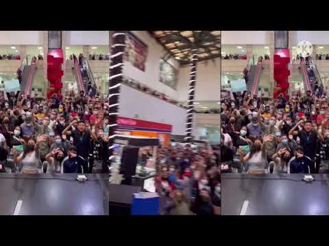 Slobotzky cantando con Adriel Favela en la cotorrisa #lacotorrisa #instagramstory