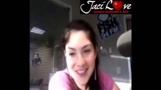 Jaci  Velasquez cantando &quot;Amar&quot; que escribió con Alex Cuba