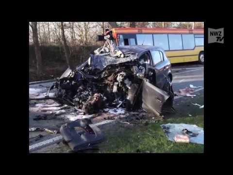 Pkw kollidiert mit Bus – 20-Jähriger gestorben