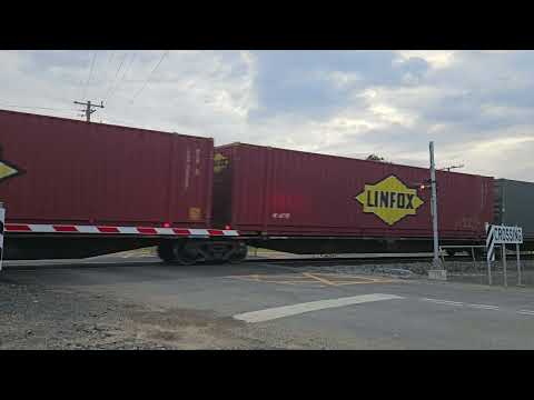 2PM5 PN Linfox Express #1, Perth to Melbourne, 1730, 15/8/24, Ararat West VIC