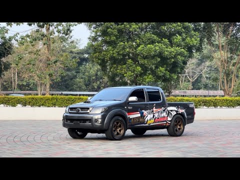 HILUX DI KALIMANTAN BUAT BAWA SAWIT.  DI JAWA DI BIKIN DRAG / KONTES