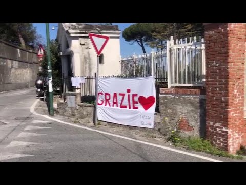 Coronavirus, "vincerò": le note di "Nessun dorma" diffuse accanto all'ospedale Cotugno di Napoli