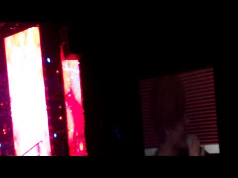 One Direction sing Kids In America