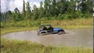 preview picture of video 'The Jeep Driving Through A Small Pond at Richloam'