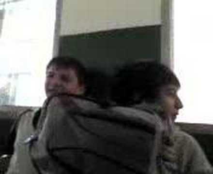 EET N5 AXEL LE PEGA A MAYA