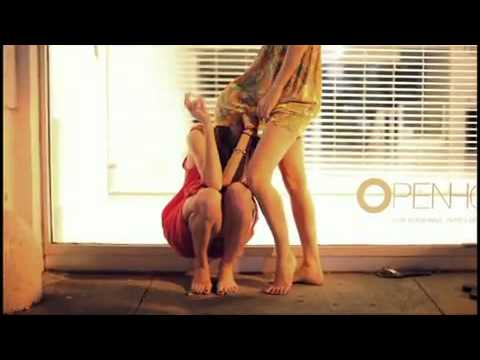 Duck Sauce - Barbra Streisand Official Video-Video Ufficiale MTV