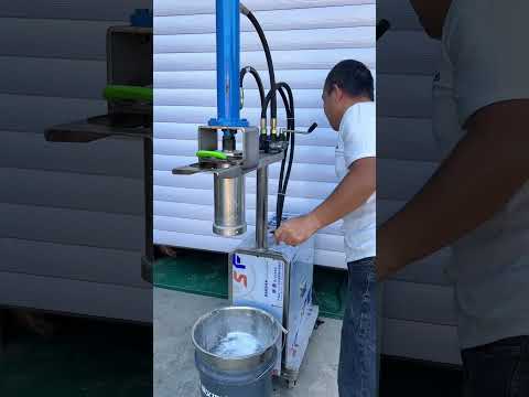 Hydraulic rice noodle machine that can press five kilograms of noodles at a time