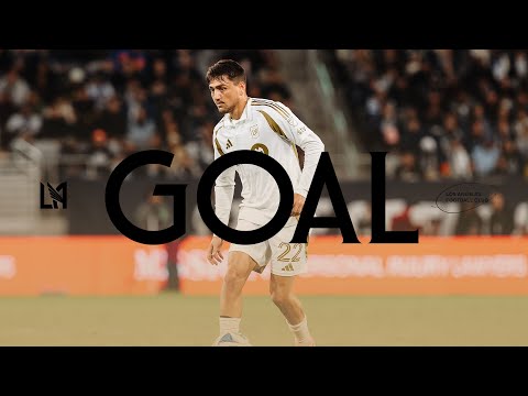 Cengiz Ünder scores his first goal of the season.