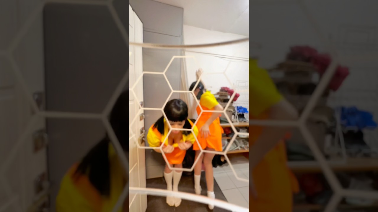 kicked the girl out to...🤣 #owo #twins #uwu