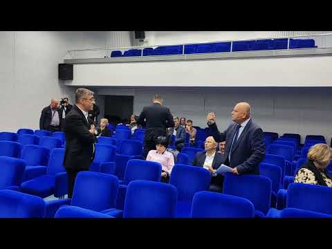 Scandal cu jigniri in pauza fortata de la sedinta CJ Braila. Stiri Braila - Probraila.ro