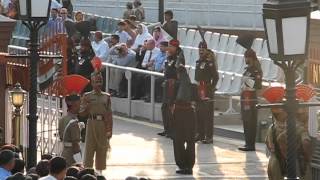 preview picture of video 'Closing border ceremony between India and Pakistan (full) @ Attari, India'