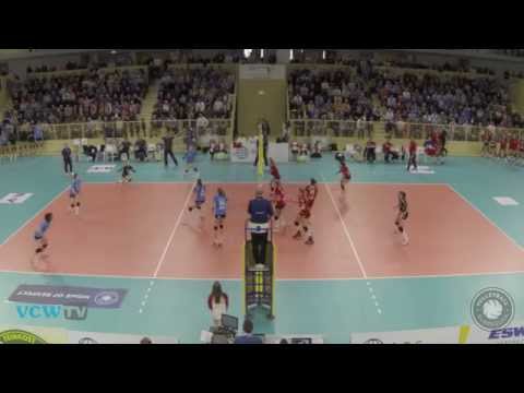 Der Ballwechsel des Play-off-Halbfinales: VC Wiesbaden vs. Dresdner SC