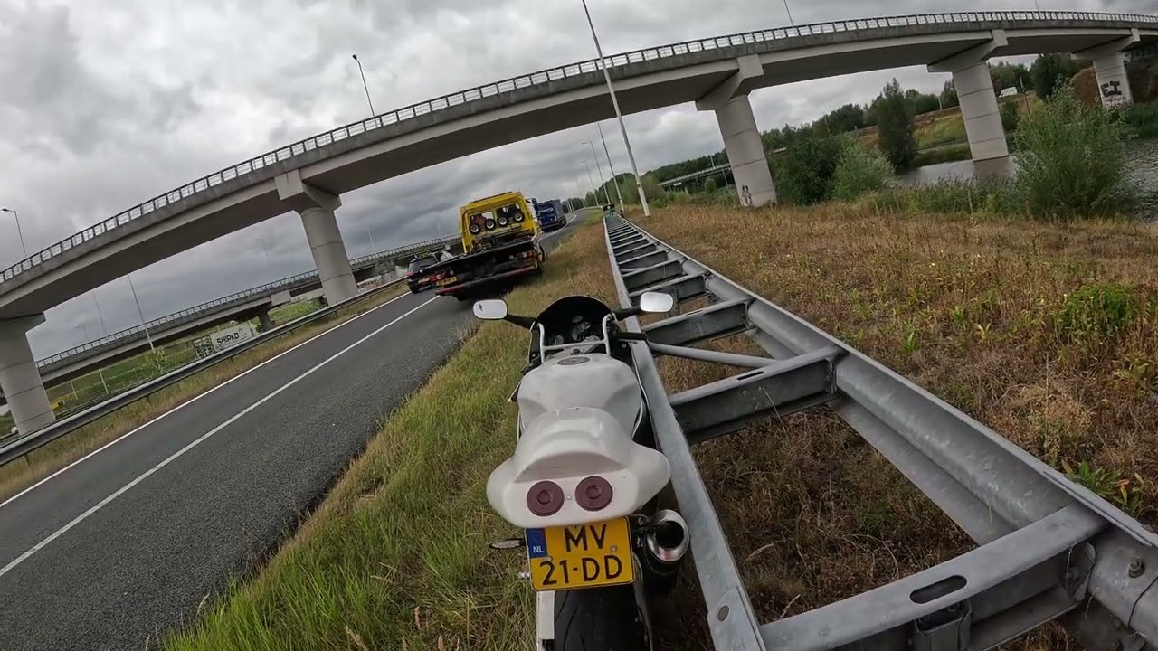 Ongeval VW  PA + achtergelaten motor on verzekerd