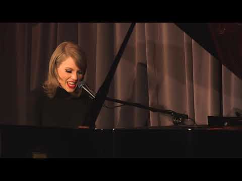 Out of the woods, live at Grammy museum.(legendado)