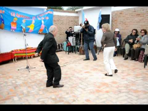 Vitillo Abalos Cumpleaños 89 bailando una doble con Elvirita