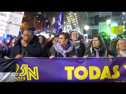 Tausende demonstrieren in Madrid gegen Gewalt an Frauen in Spanien