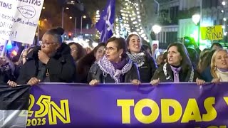 Tausende demonstrieren in Madrid gegen Gewalt an Frauen in Spanien