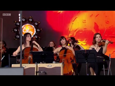 Showdown Jeff Lynne's ELO Live with Rosie Langley and Amy Langley, Glastonbury 2016