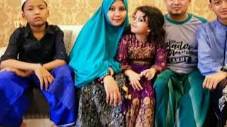 Download lagu Foto gus azmi dan keluarga mp3