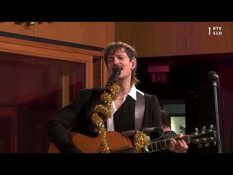 MRFY und die Streicher des RTV Symphony Orchestra – In Love [Morgenkonzert] – YouTube