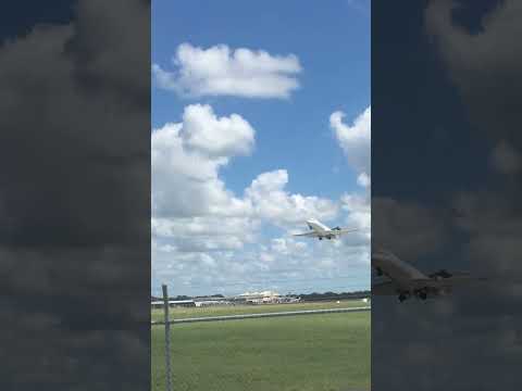 Fokker 70 // YWLM/NTL // Low Takeoff //