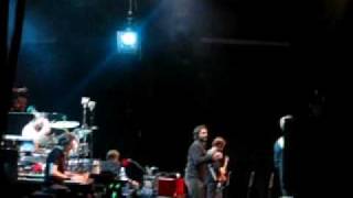 Wilco: Jeff Tweedy dancing to "Hummingbird"