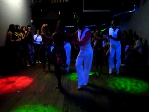 SWING LATINO IN LONDON! 5 TIMES SALSA WORLD CHAMPIONS! LA REINA