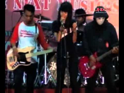 Bloody Romance - Angel Don't Cry (Live Music On The Street).flv