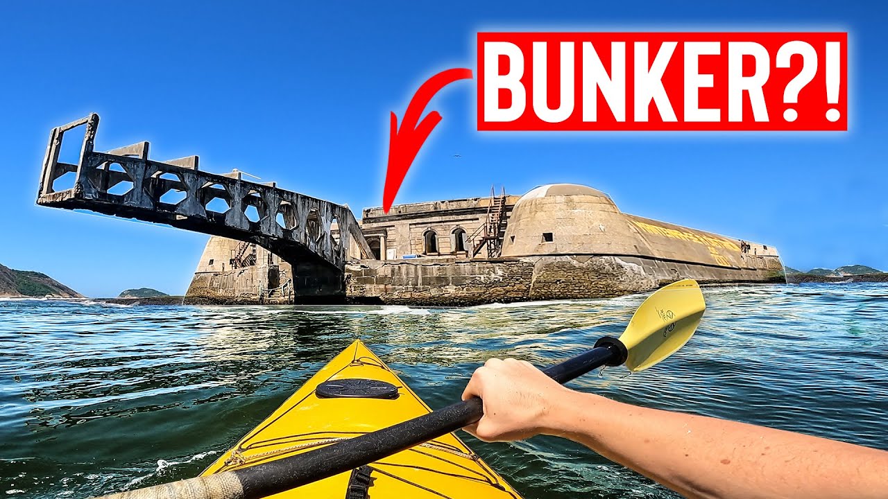 Boat ride to an ABANDONED PRISON-ISLAND💀 | We get into DISTRESS at SEA (Brasil🇧🇷)