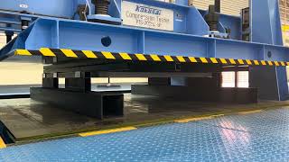 両端支持のパレット　圧縮試験