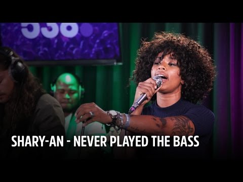 Shary-An - Never Played The Bass | Live bij Evers Staat Op