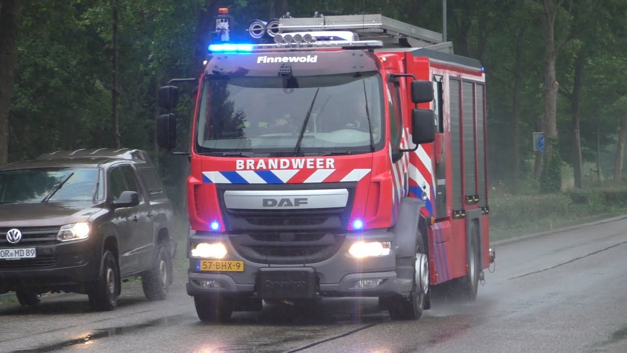 Tankautospuit 01-2934 Finsterwolde met spoed naar een grote brand in Winschoten