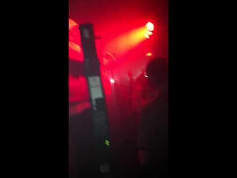 Fler im Bus ganz hinten Tour live in Hamburg 3.11.2011 Check dich aus